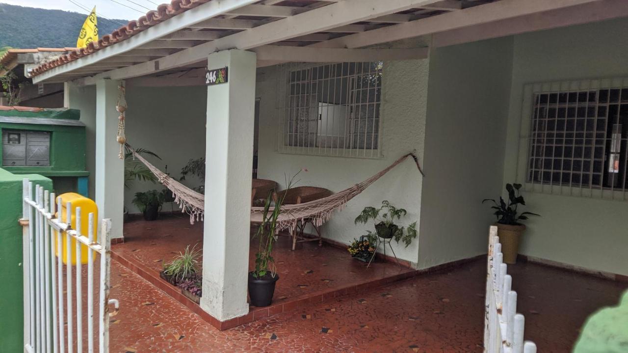 Casa Com Piscina 200 M Da -
