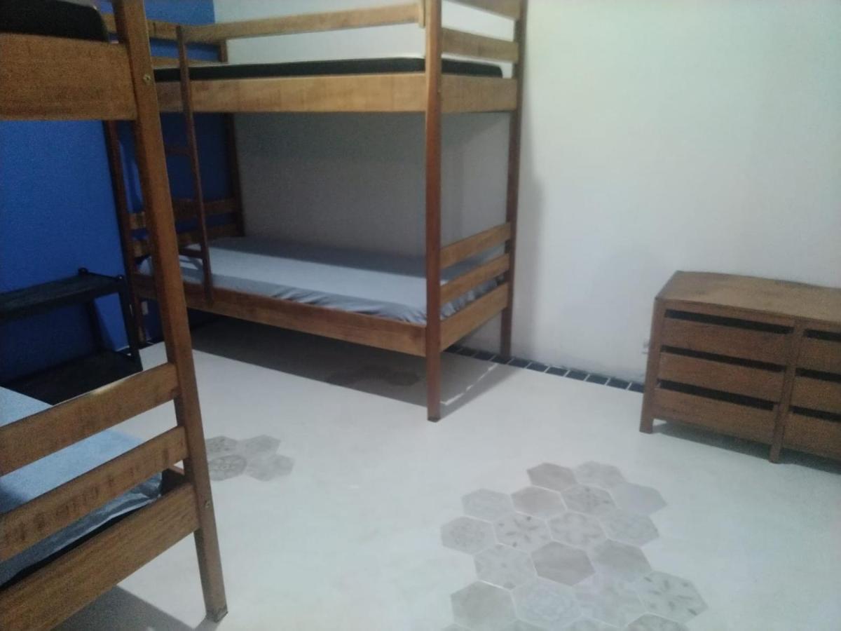 Casa Com Piscina 200 M Da -
